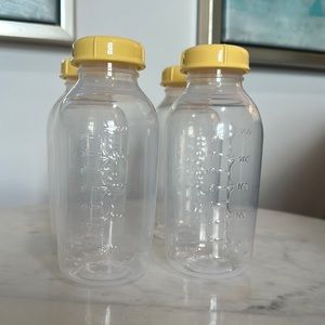 Medela 8oz baby bottle - slightly used - pack of 4